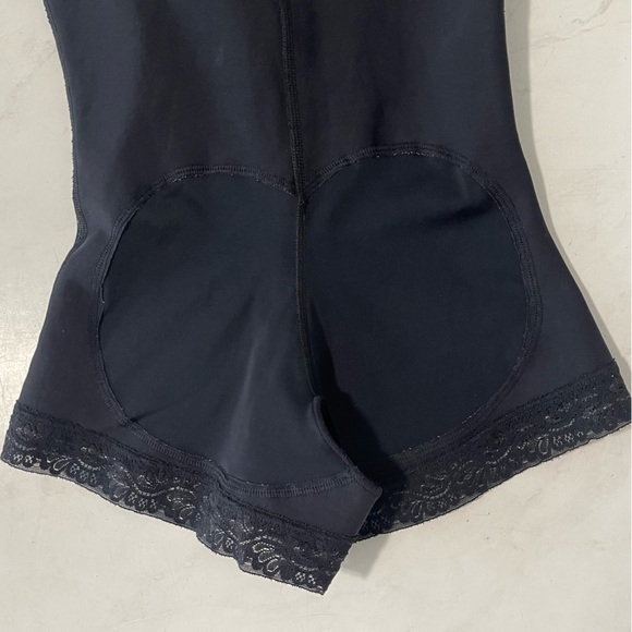 Leonisa Shapewear Black Firm Compression Open Bust Body Shaper Boyshorts Medium - Picture 9 of 9